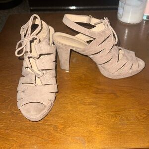 Naturalizer tan faux suede heel